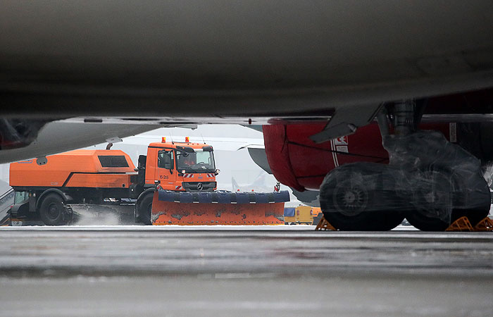 Более 80 авиарейсов задержали в аэропортах Москвы из-за непогоды