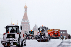 В Москве на уборку снега направлено уже 80 тысяч человек