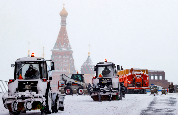 В Москве на уборку снега направлено уже 80 тысяч человек