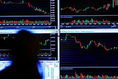 Рынок акций РФ открылся снижением основных индексов на 0,8%