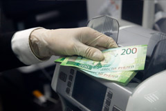 Кремль счел неверными данные о падении доходов россиян больше среднего по миру