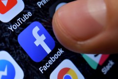 Роскомнадзор потребовал от Facebook снятия блокировки с материалов СМИ