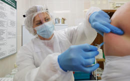 Белоруссия запустит промышленное производство вакцины "Спутник V"