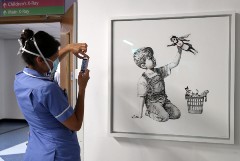 Бэнкси выставит на аукцион свою работу, нарисованную в больнице