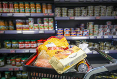 Власти РФ будут вести постоянный мониторинг цен на товары и услуги