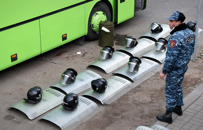 Оппозиция Армении призвала поднять восстание против Пашиняна