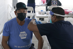 В США от COVID-19 полностью вакцинировано почти 37 млн человек