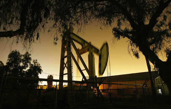 Цены на нефть снижаются на данных о росте запасов топлива в США