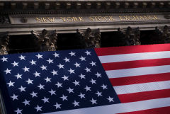 Индекс Dow Jones впервые завершил торги выше 33000 пунктов