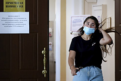 В РФ доля выпускников, собирающихся поступать в вузы, за 11 лет упала в два раза