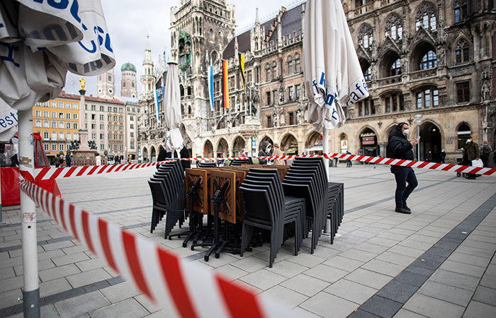 Посол ЕС в РФ спрогнозировал окончание локдаунов в Европе во 2-м полугодии