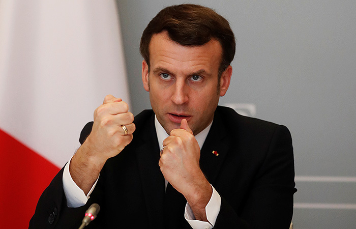 В Москве не согласились со словами Макрона о вакцинной войне