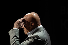 Познер с друзьями на фоне акций против его приезда покинул Грузию