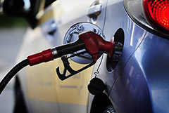 ФАС просит владельцев АЗС обосновать рост цен на топливо с начала года