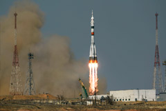 Ракета "Союз-2.1а" с новым экипажем МКС стартовала с Байконура
