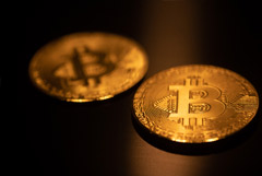 Курс биткойна поставил новый рекорд, преодолев отметку в $62 тыс.