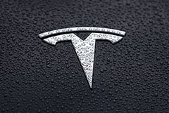 Tesla     Roadster  2025 