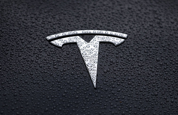 Tesla планирует начать поставки спорткара Roadster в 2025 году