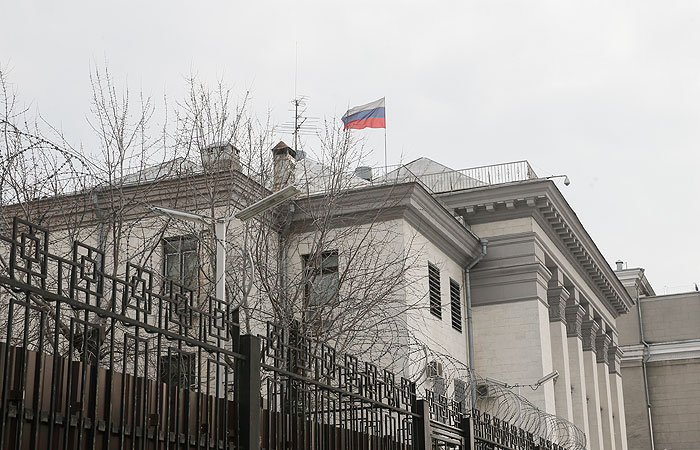 Украина вышлет старшего дипломата посольства России
