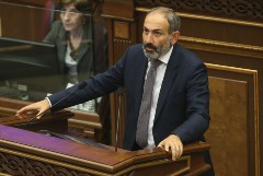 Пашинян ушел в отставку с поста премьера Армении