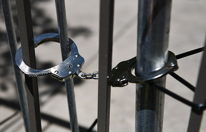 Экс-глава штаба Навального получил 2,5 года за репост клипа Rammstein