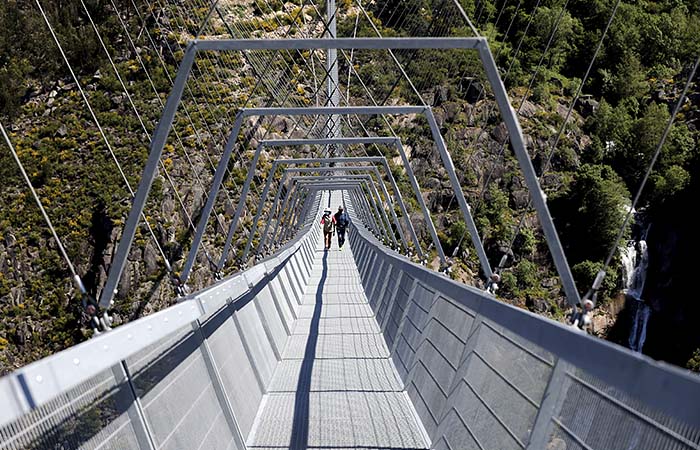 В Португалии открылся самый длинный в мире подвесной пешеходный мост