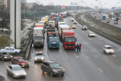Ввод ограничений для въезда грузовиков на МКАД перенесли на 15 июня