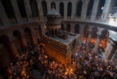 В Иерусалиме сошел благодатный огонь