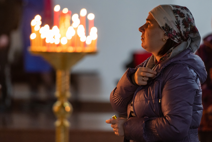 Опрос показал намерение 15% россиян пойти на пасхальную службу