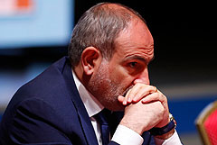 Парламент Армении не избрал Пашиняна на пост премьера