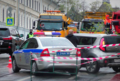 Ураган повалил в Москве 56 деревьев и повредил 44 автомобиля