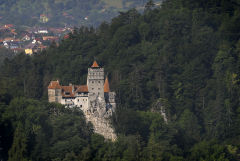 Власти Румынии открыли центр вакцинации от COVID-19 в замке Дракулы