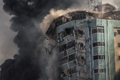 СМИ потребовали от Израиля объяснить уничтожение новостных офисов