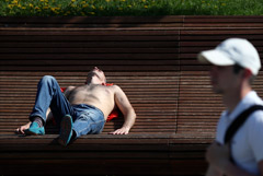 Москвичей предупредили о жаре до 32 градусов во вторник днем