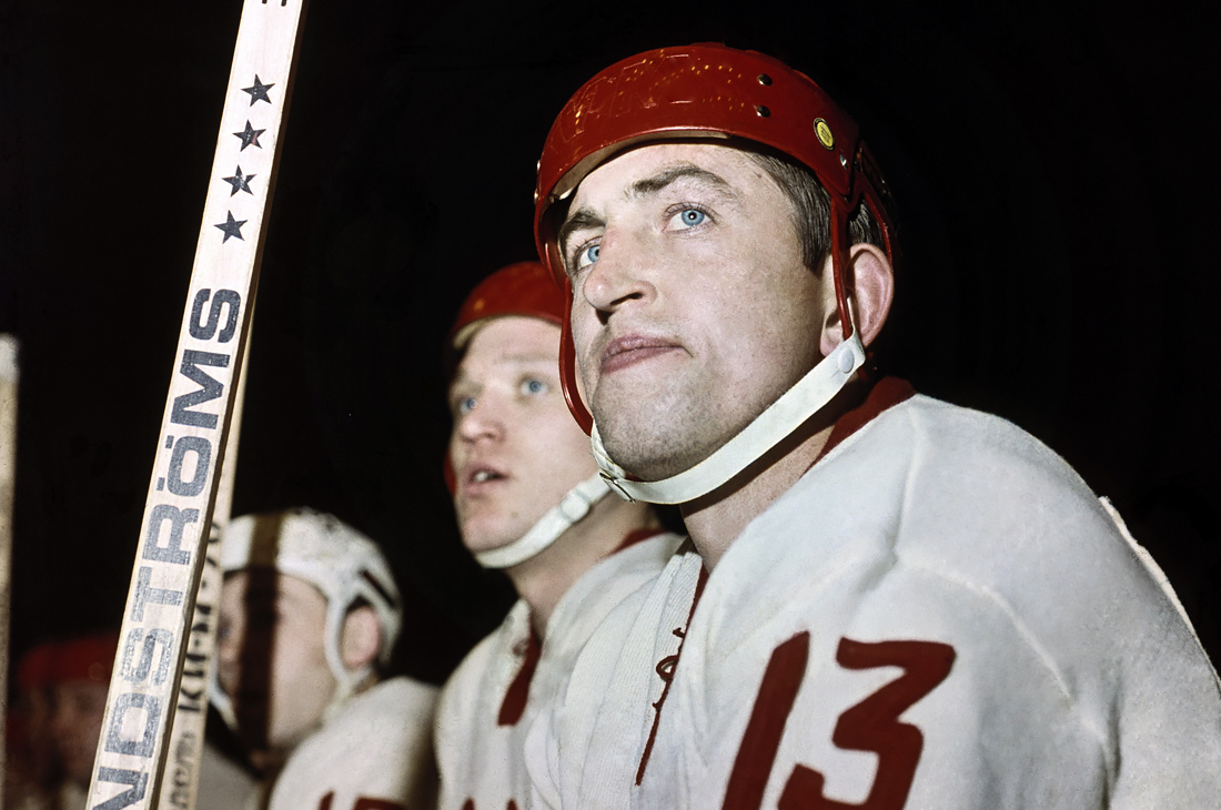 Борис Михайлов. Двукратный олимпийский чемпион, восьмикратный чемпион мира, легенда отечественного мирового хоккея. Он - рекордсмен чемпионатов мира по числу заброшенных шайб (98) и набранных по системе "гол+пас" очков  (169).