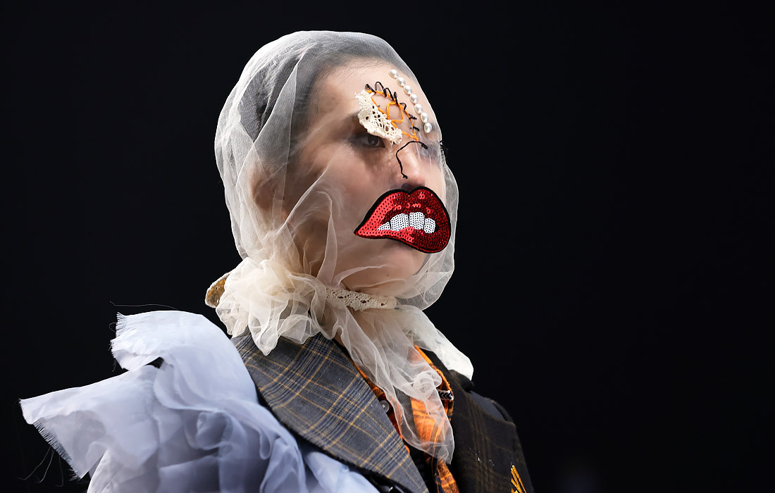 Модель во время Недели моды China Graduate Fashion Week