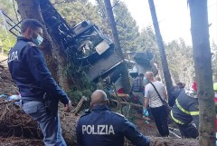 Кабинка с людьми разбилась на канатной дороге в Италии