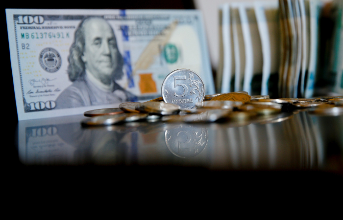 ЦБ предписал брокерам брать комиссию от 30% при покупке валюты для физлиц