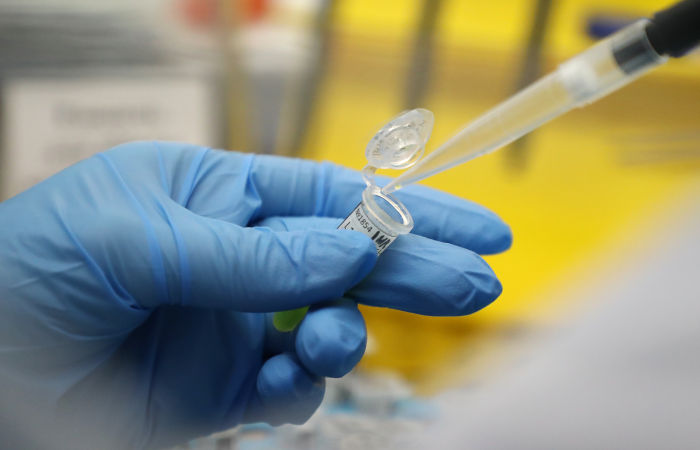 ФМБА заявило об эффективности новой вакцины при любой мутации коронавируса