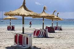 Испания начала принимать туристов, полностью привитых от COVID-19