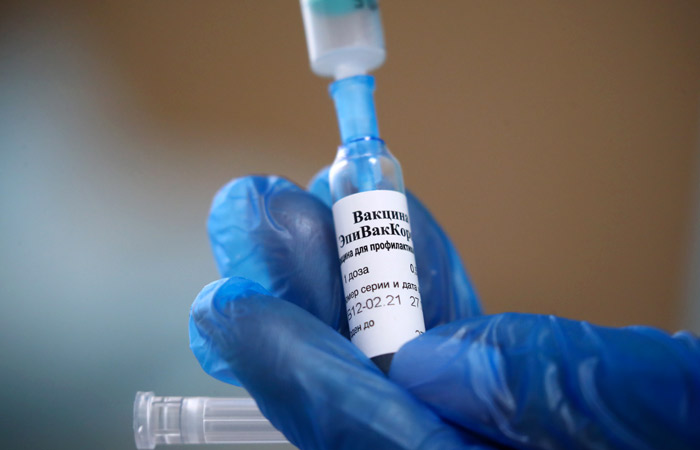 Коммерческим лабораториям разрешили делать тесты привитым "ЭпиВакКороной"