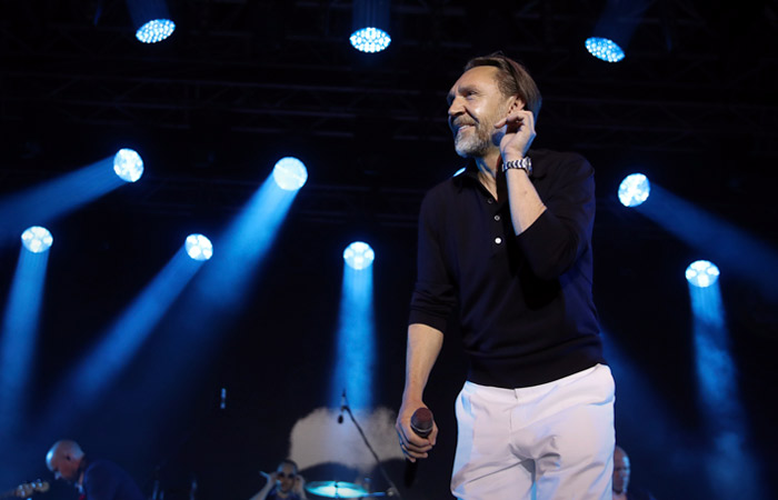 На Шнурова и "ВКонтакте" подали в суд из-за "некачественной песни"