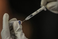 Гинцбург пообещал прививку от COVID для подростков к 15 сентября