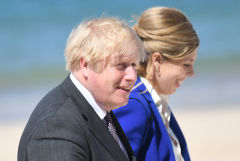 Джонсон призвал правительство "быть осторожным" при завершении локдауна