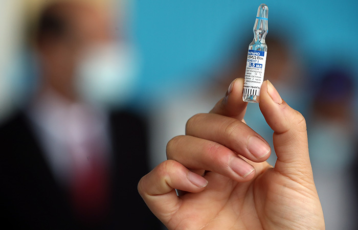 В Подмосковье ввели обязательную СOVID-вакцинацию для работников ряда сфер