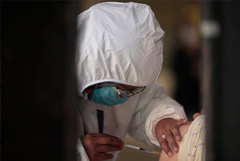 Бесплатную вакцинацию от COVID-19 для туристов запустили в Абу-Даби