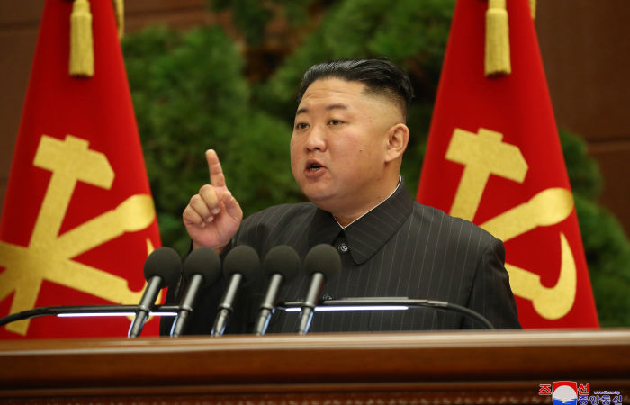 Ким Чен Ын раскритиковал чиновников за ошибки в борьбе с COVID-19