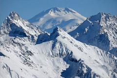 Альпинисты на Эльбрусе запросили помощь спасателей из-за горной болезни