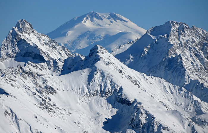 Альпинисты на Эльбрусе запросили помощь спасателей из-за горной болезни