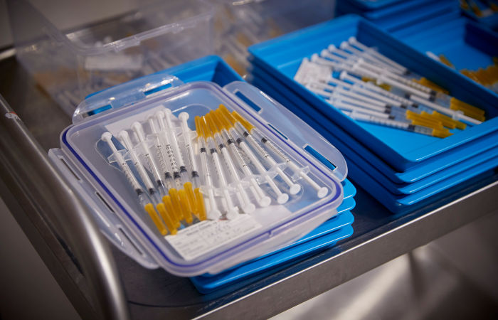 Франция приступила к третьему этапу испытаний собственной вакцины